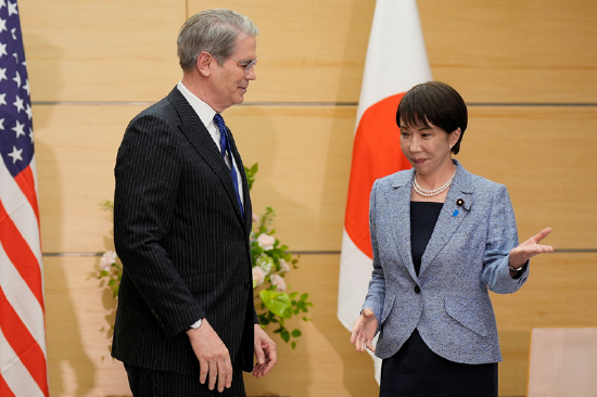 没人喜欢被指手画脚 日本央行行长却同时面对两个“指挥者”